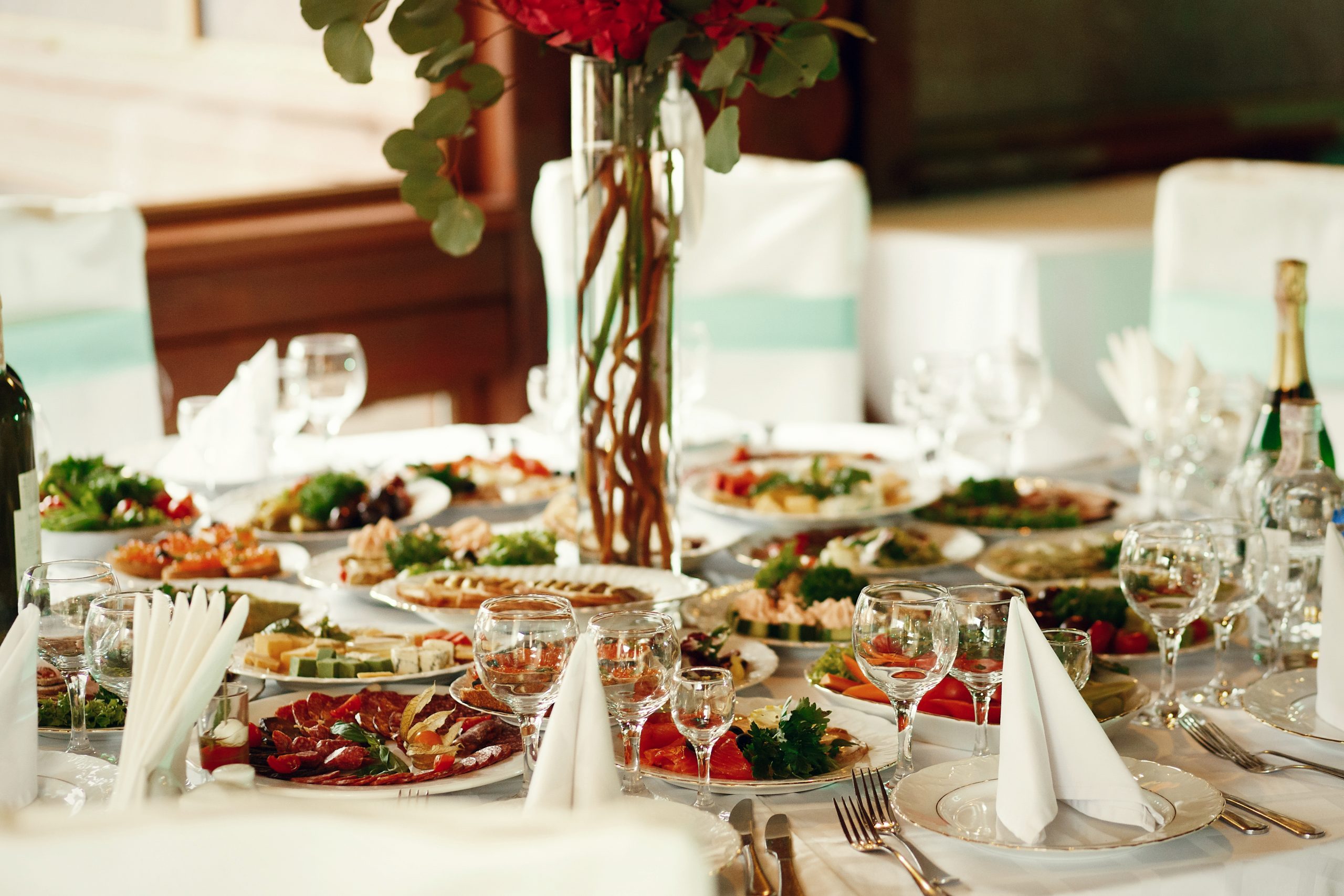 Choosing Reliable Caterers in Noida for a Successful Corporate Event